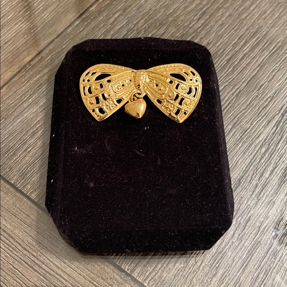 Vintage Carrington Jewelers Filigree 'Heart & Bow Pin' Dangle Brooch Gold-tone - Picture 4 of 16